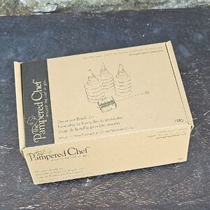 Pampered Chef Decorating Kit in Brown Box